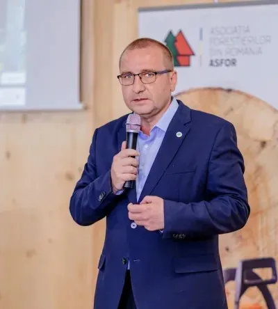 Ciprian Dumitru Muscă speaking into a microphone at an ASFOR conference